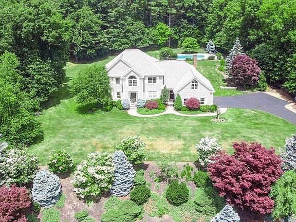 2nd image of 8 Hubley Ln