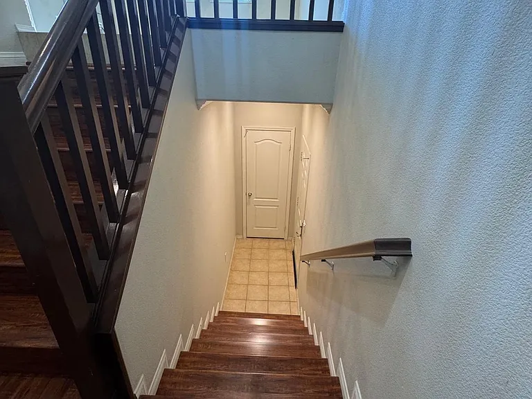 INTERIOR STAIRWAY
