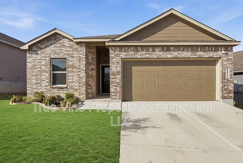 3 bed, 2.0 bath, 1910 sqft, $2,100 — Photo 2