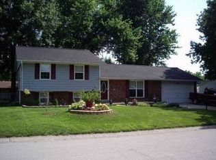 304 Neptune Ln, Godfrey, IL 62035