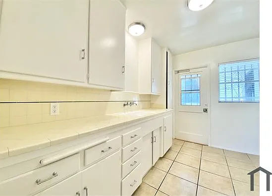 3838 Lockland Dr — Photo 6