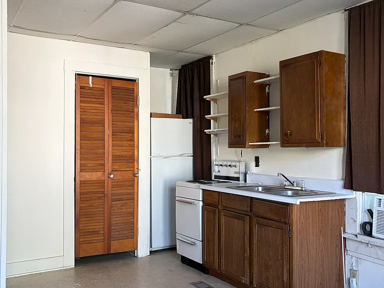 105 S Forest Ave #3 — Photo 2