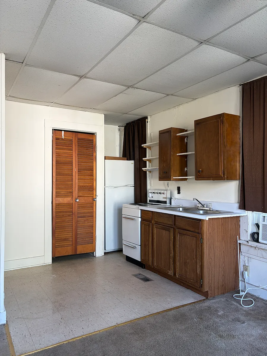 Building Photo - 105 S Forest Ave #3