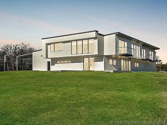 2nd image of 546 Mockingbird Rd