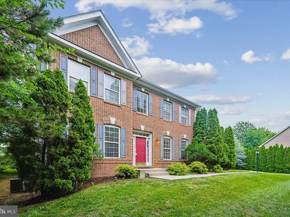 905 Royal Elm Ct, Herndon, VA 20170
