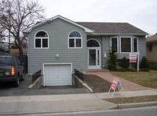 2 Baylis Pl, Lynbrook, NY 11563