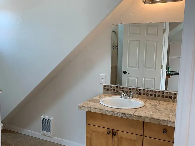 1347 Albany Ave — Photo 12