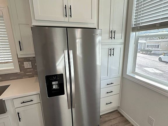 5th image of 5932 Los Angeles Ave #39