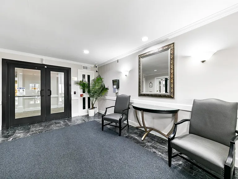 361 N Post Oak Ln #231 — Photo 2