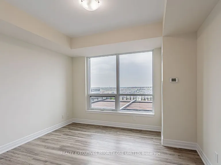 9075 Jane St #809 — Photo 7