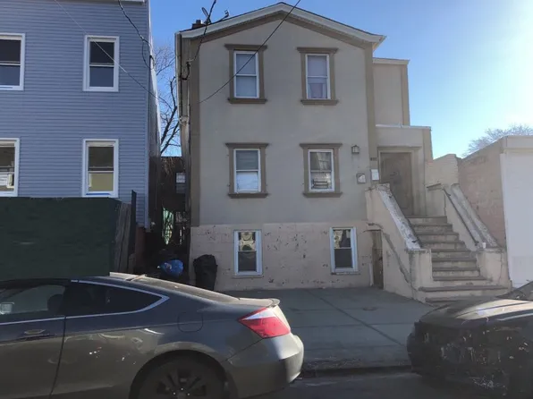 211 Essex St, Brooklyn, NY 11208