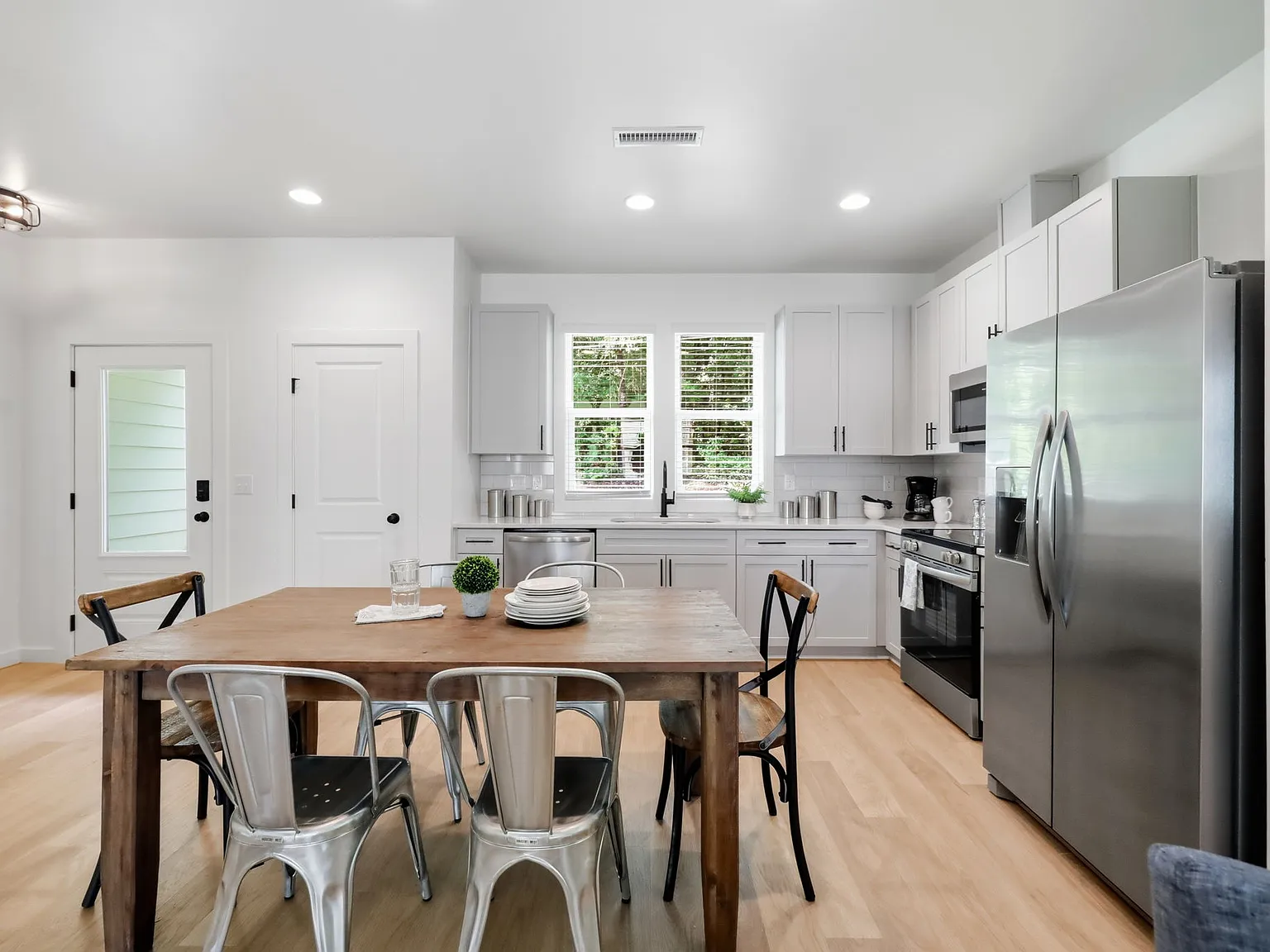 4 bed, 4.5 bath, 1488 sqft, $3,289 — Photo 3