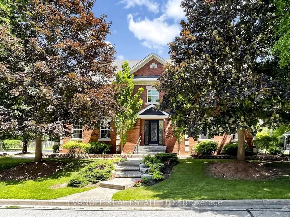 929 Creebridge Cres, Newmarket, ON L3X 1P1