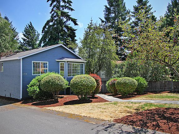 2nd image of 11712 Roosevelt Way NE