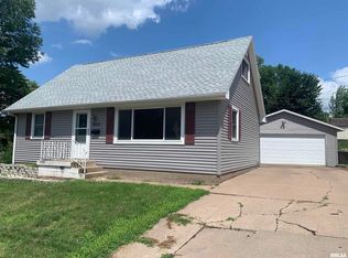 917 S 8th St, Clinton, IA 52732