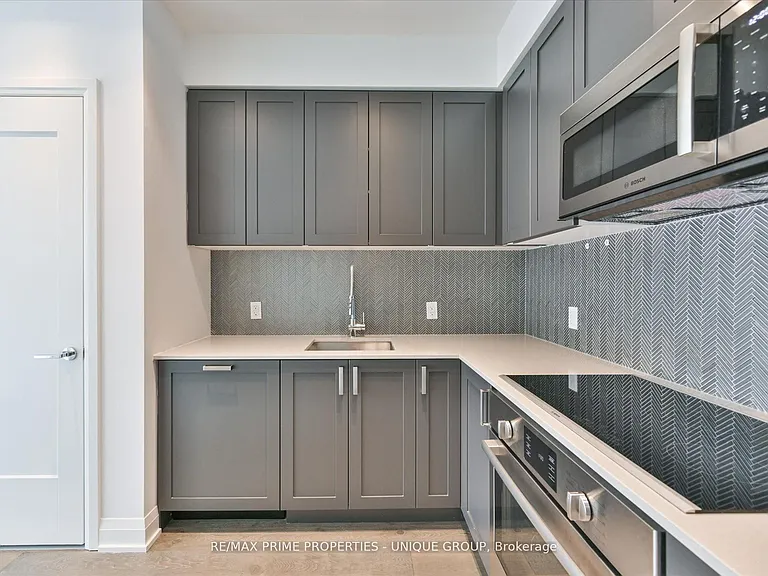 293 The Kingsway #322 — Photo 12