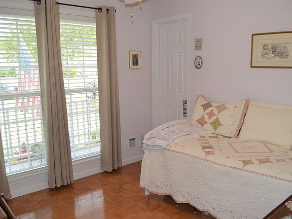 3rd image of 29 Dove Park Cir