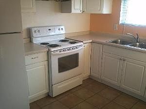 2nd image of 1137 Fenton St