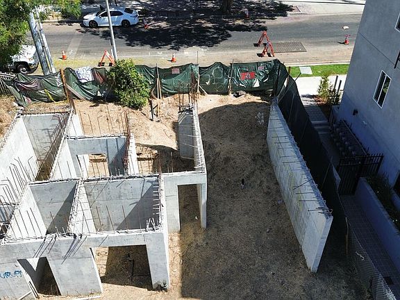4th image of 14822 Delano St