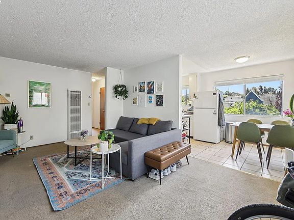 3rd image of 5722 Jefferson Ave #5728