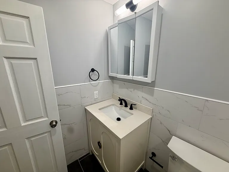 13 Roosevelt Ave #A — Photo 32
