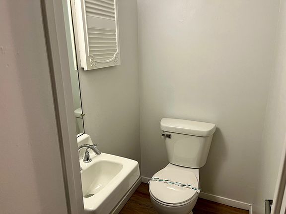 5th image of 1012 N Prairie St #4