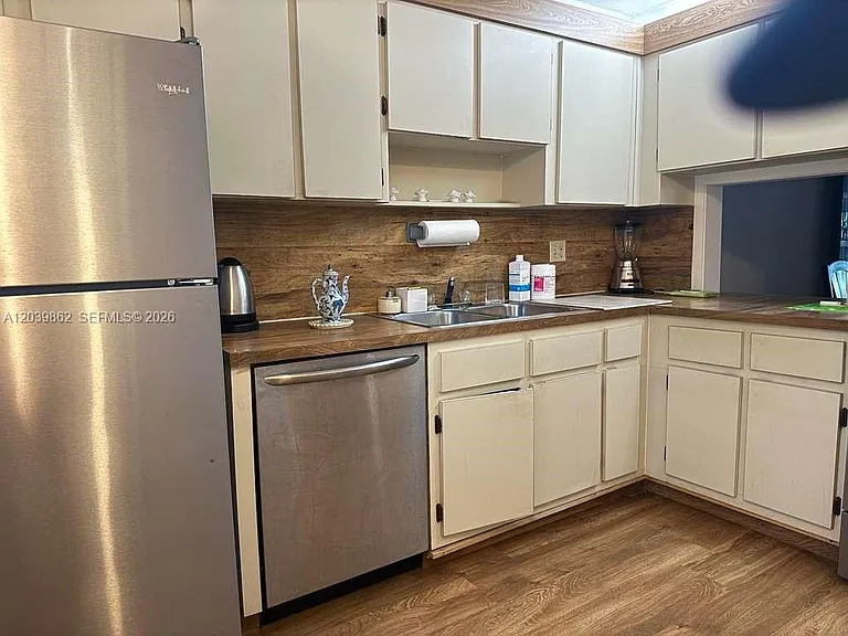 2 Briarwood Cir #212 — Photo 4