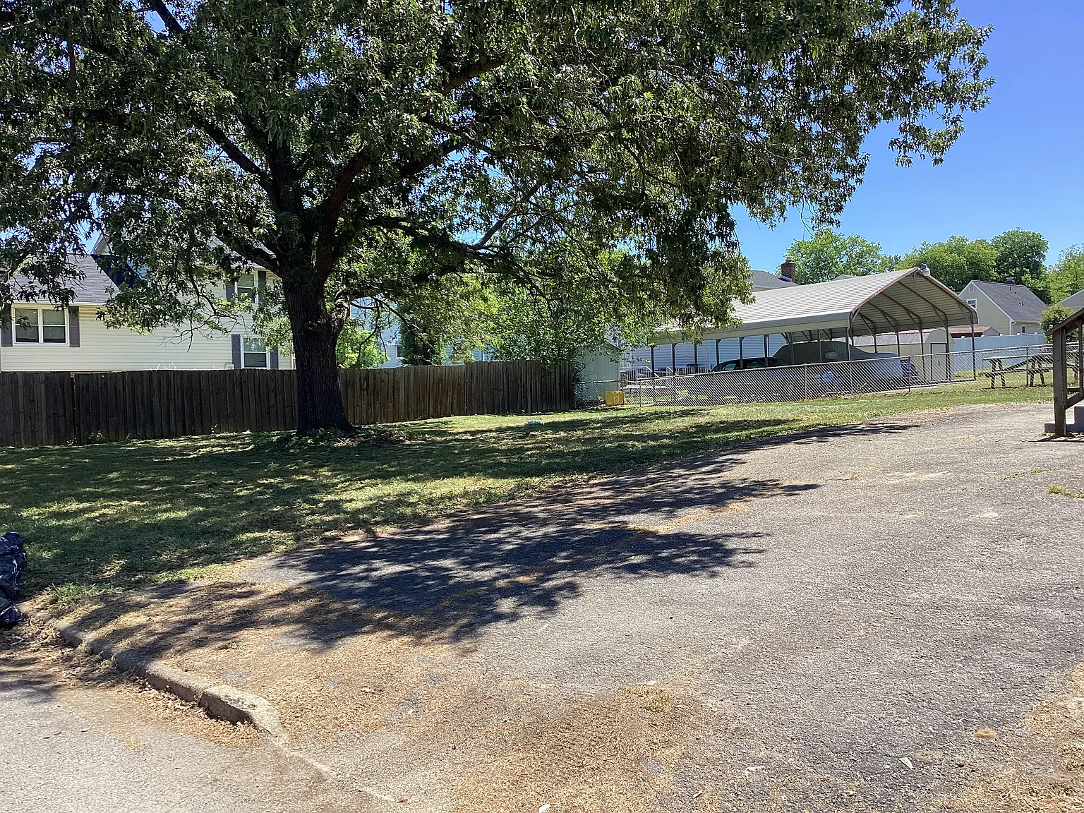 3 bed, 1040 sqft, $1,995 — Photo 2