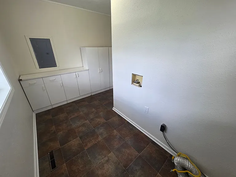 12920 E Valleyway Ave — Photo 8