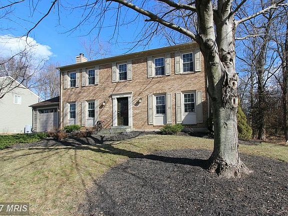 2nd image of 18201 Queen Elizabeth Dr