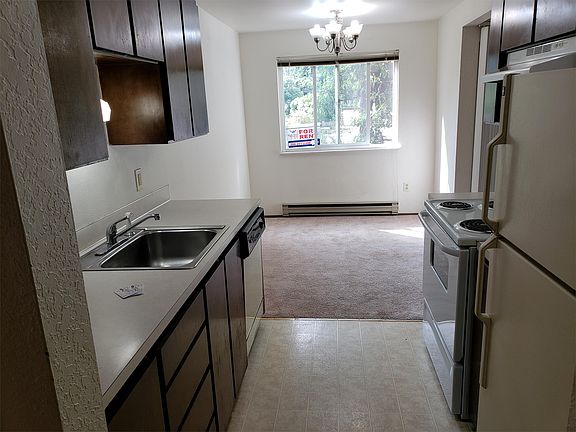 2nd image of 3009 NE 120th St APT 103