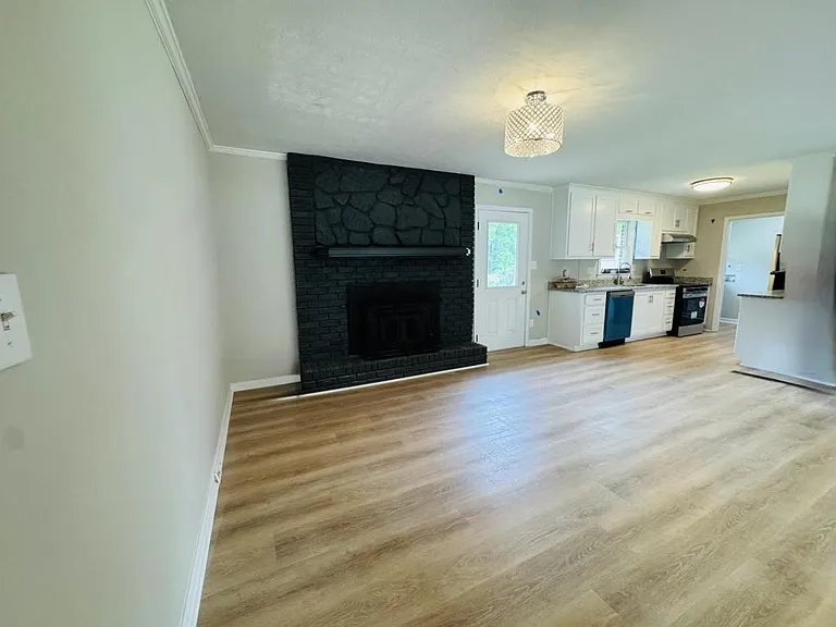 119 Dobbins Cir — Photo 9