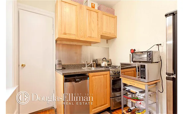 Rented by Douglas Elliman | media 2
