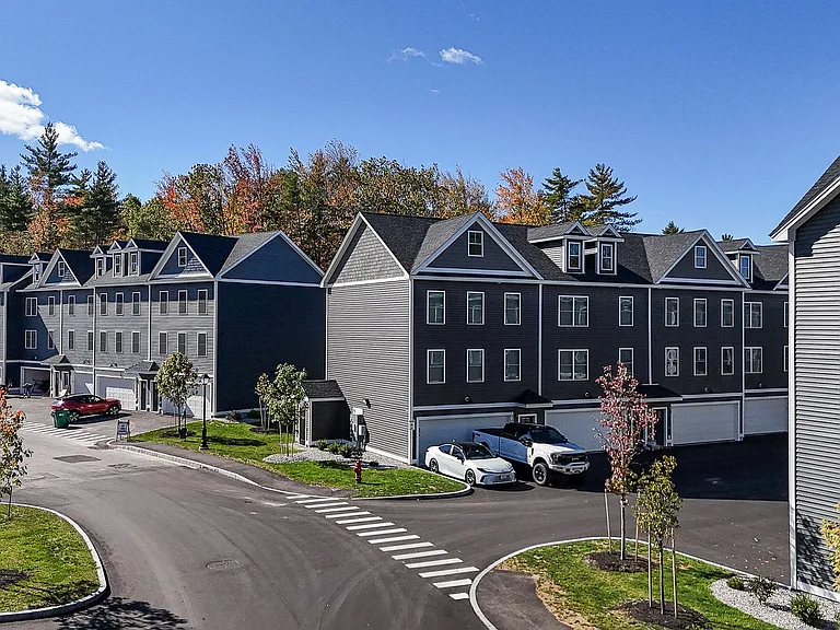 Bayberry Commons- 3 Bedroom 2.5 Bath Townhomes with 2 Car Garage — Photo 27