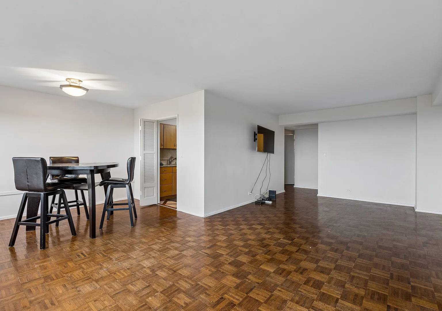 2 bed, 1286 sqft, $3,000 — Photo 4
