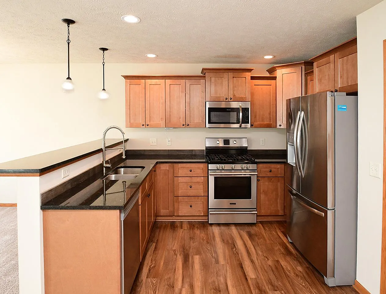3 bed, 1739 sqft, $1,900 — Photo 3