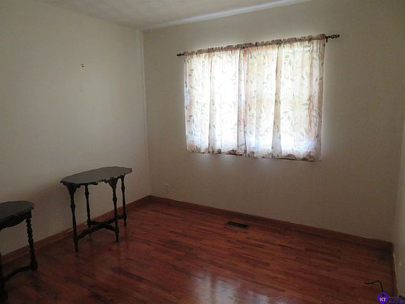 3rd image of 14 Caldwell St