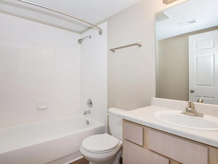 Kingsgate Apartments — Photo 29