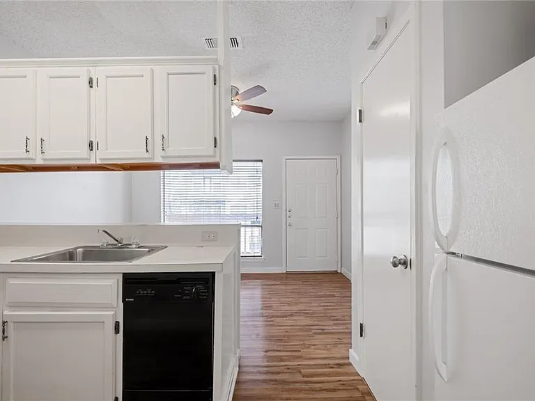 2210 Pearl St #205 — Photo 6