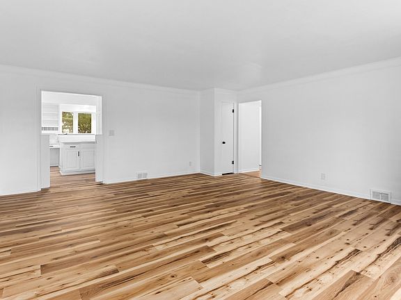 5th image of 4912 N Woodview Ave