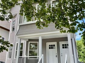 140 Foster St
