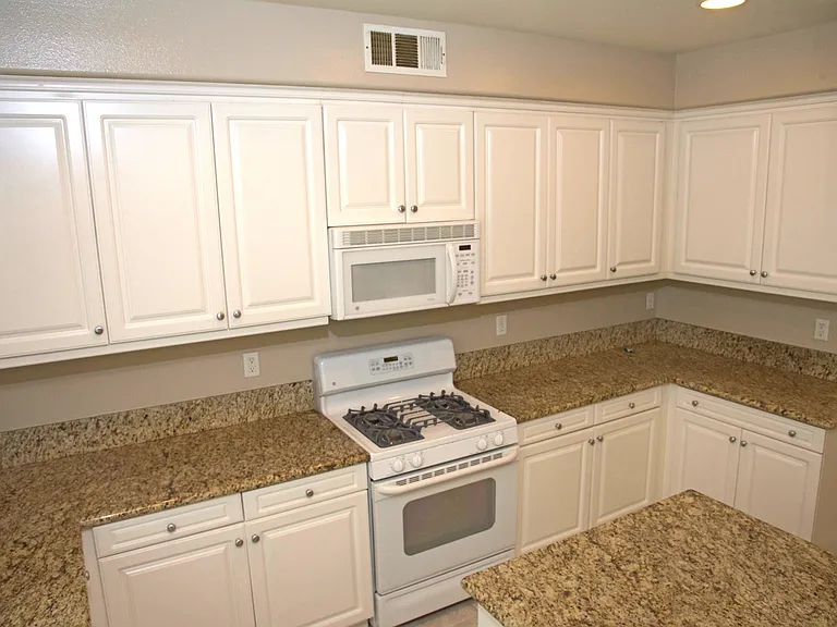 40054 Portsmouth Rd — Photo 5