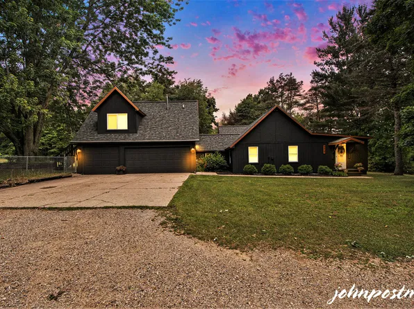 9937 N Division Ave, Sparta, MI 49345