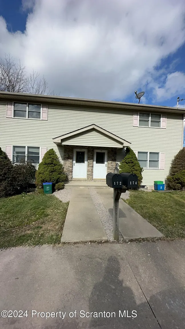 170 Poplar St photo 1