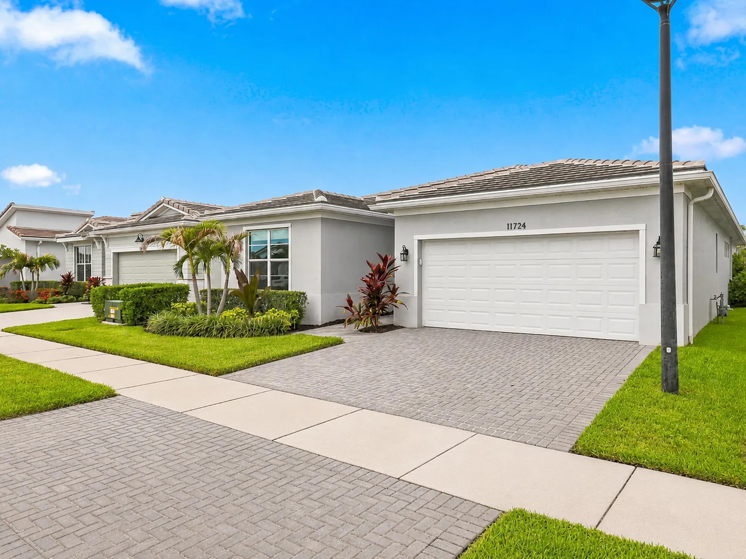 3 bed, 2.5 bath, 2134 sqft, $3,000 — Photo 2