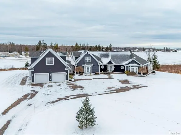 46 Leonce St, Beaubassin East, NB E4P 9C7