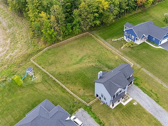 5th image of 2090 Tracey Ln