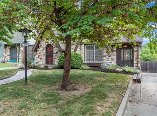 6817 Oak St, Kansas City, MO 64113