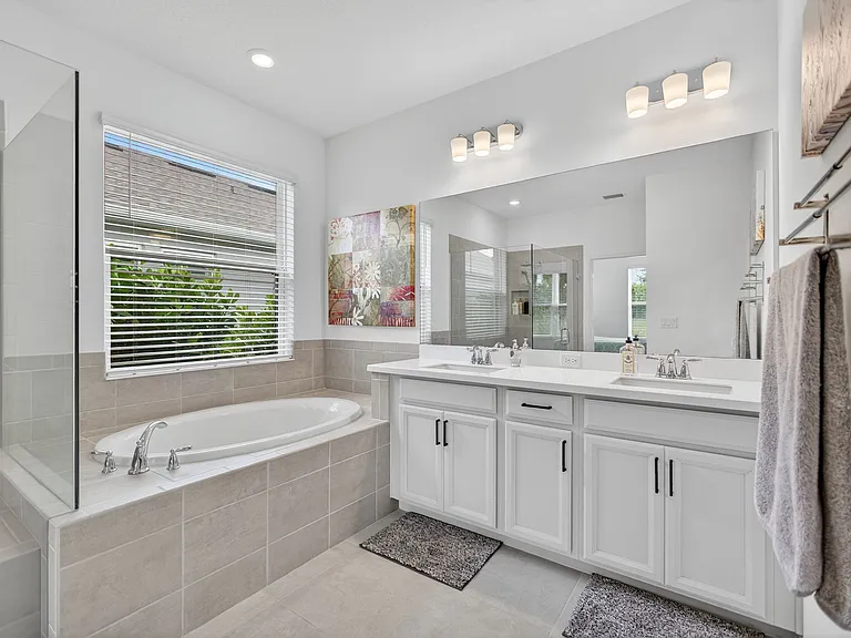16426 Paynes Mill Dr — Photo 2