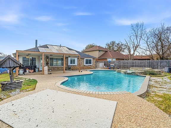 3rd image of 8304 Cloverglen Ln